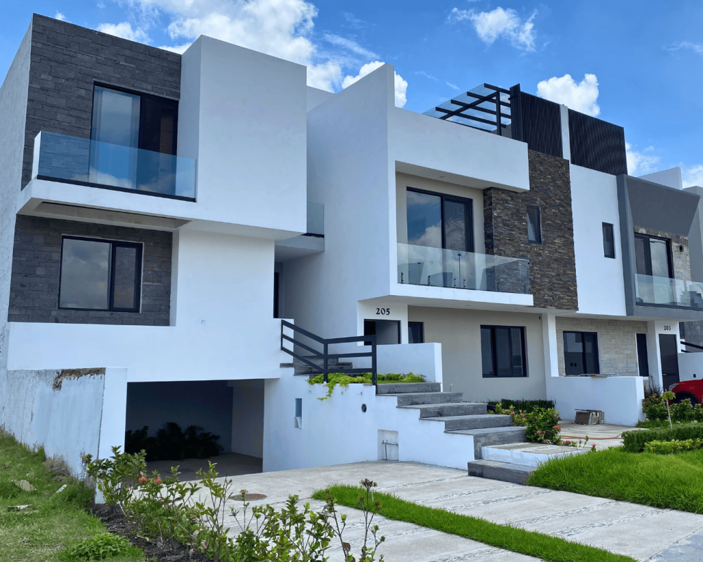 Residencias con instalación de PVC Europeo en color Negro